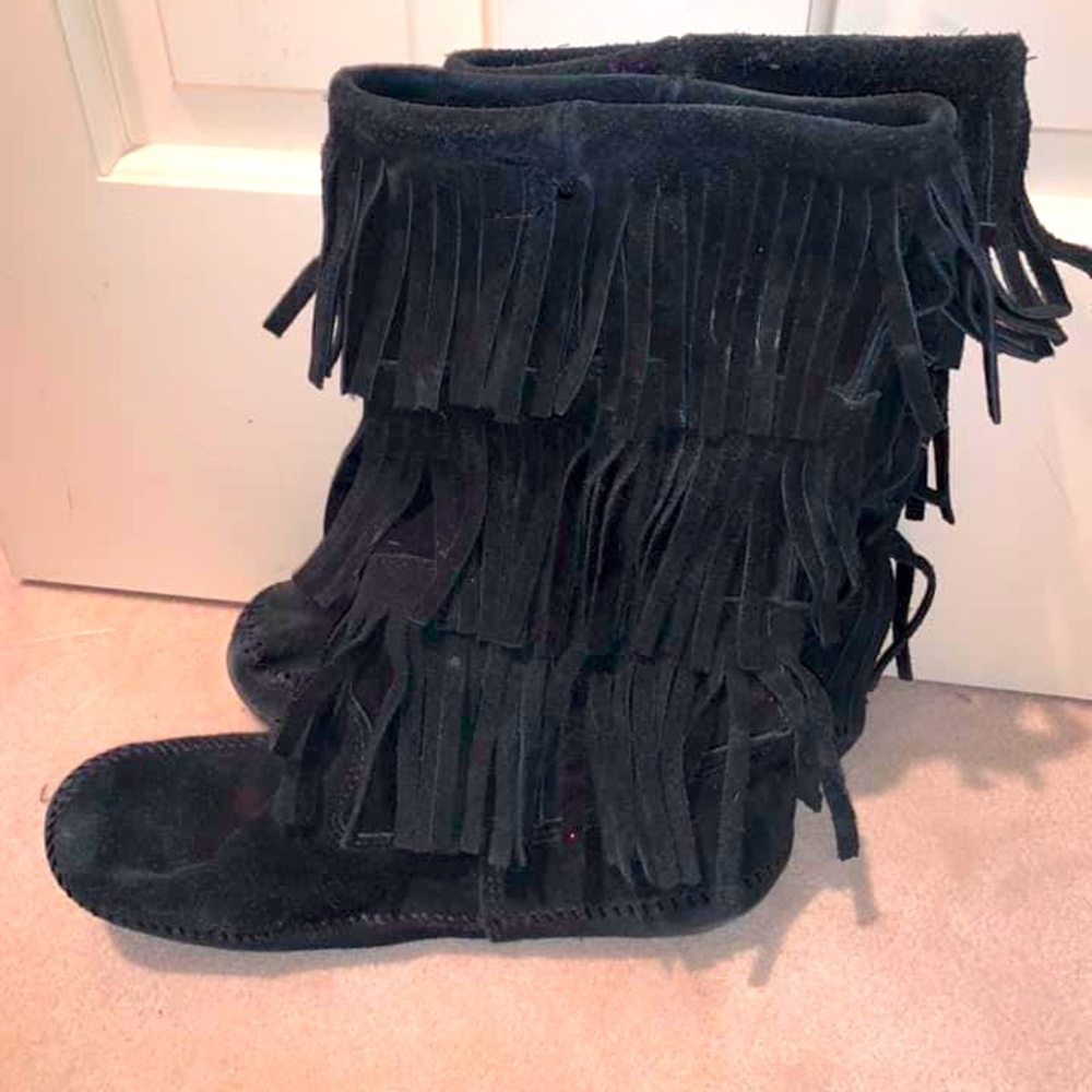 Black fringe boots